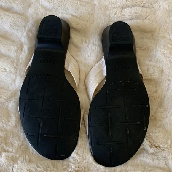 Munro Sandals. Size 8. White elastic upper. 1 1/2” Heel. Super comfortab… - Picture 5 of 8